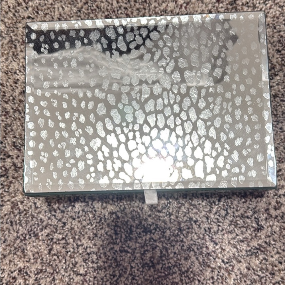 Tahari Cream Jewelry Box